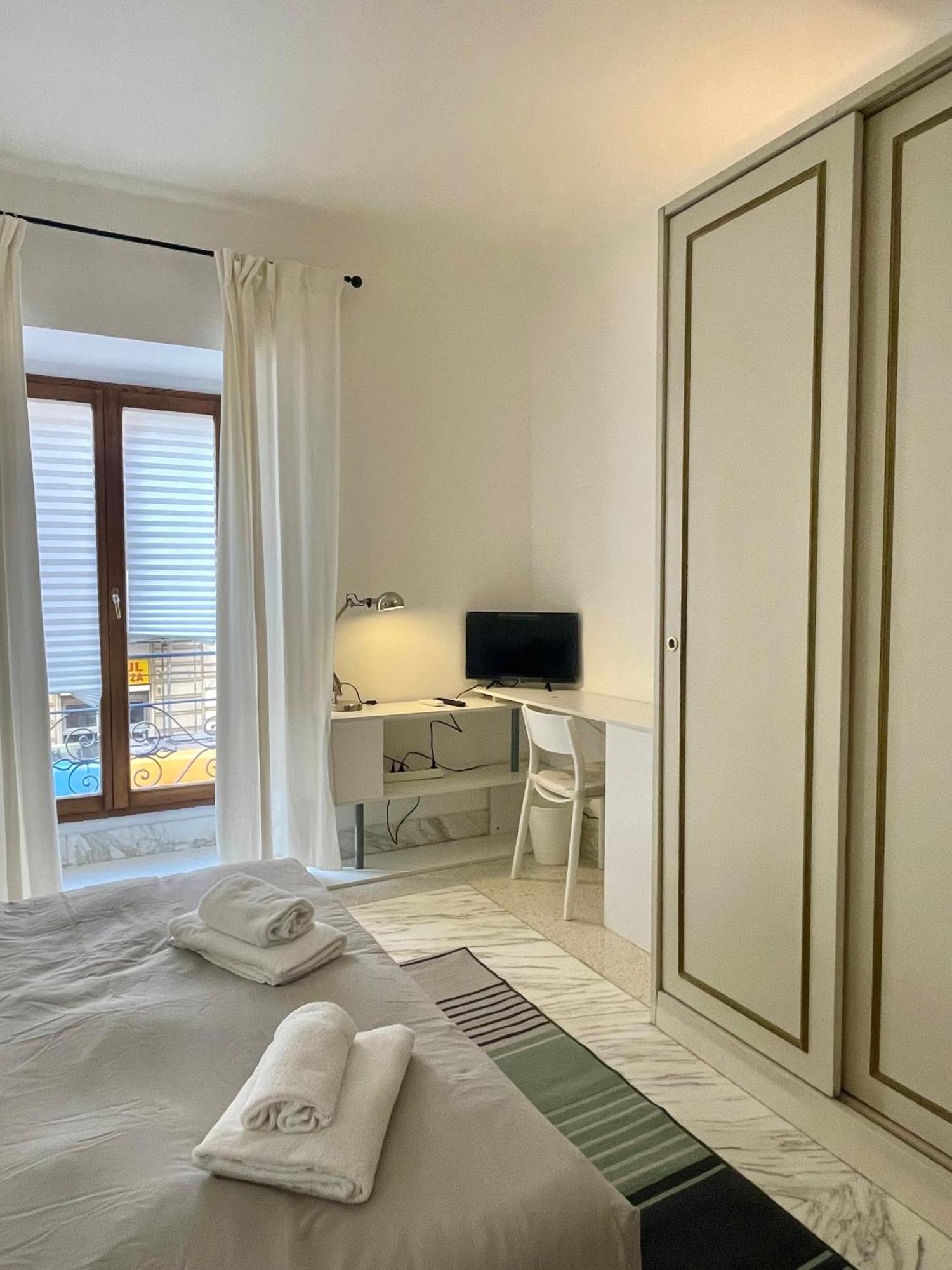 Martina A Piazza Del Popolo Villa Рим Екстериор снимка
