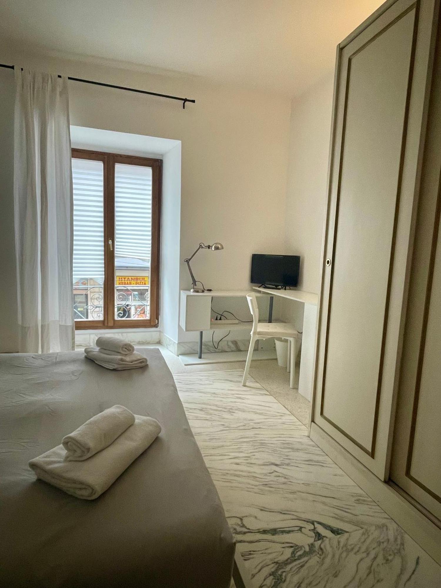 Martina A Piazza Del Popolo Villa Рим Екстериор снимка