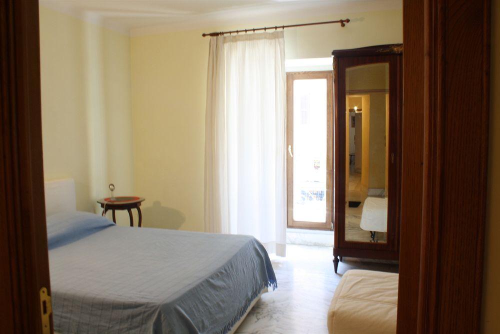 Martina A Piazza Del Popolo Villa Рим Екстериор снимка