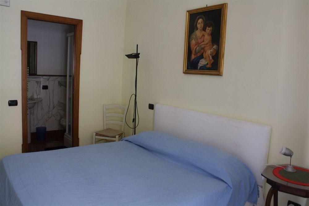 Martina A Piazza Del Popolo Villa Рим Екстериор снимка