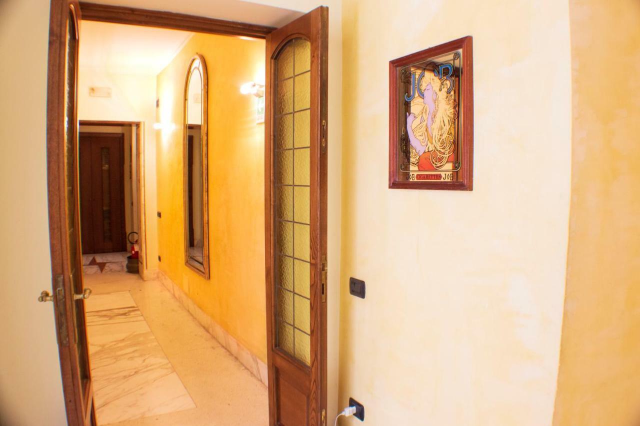 Martina A Piazza Del Popolo Villa Рим Екстериор снимка